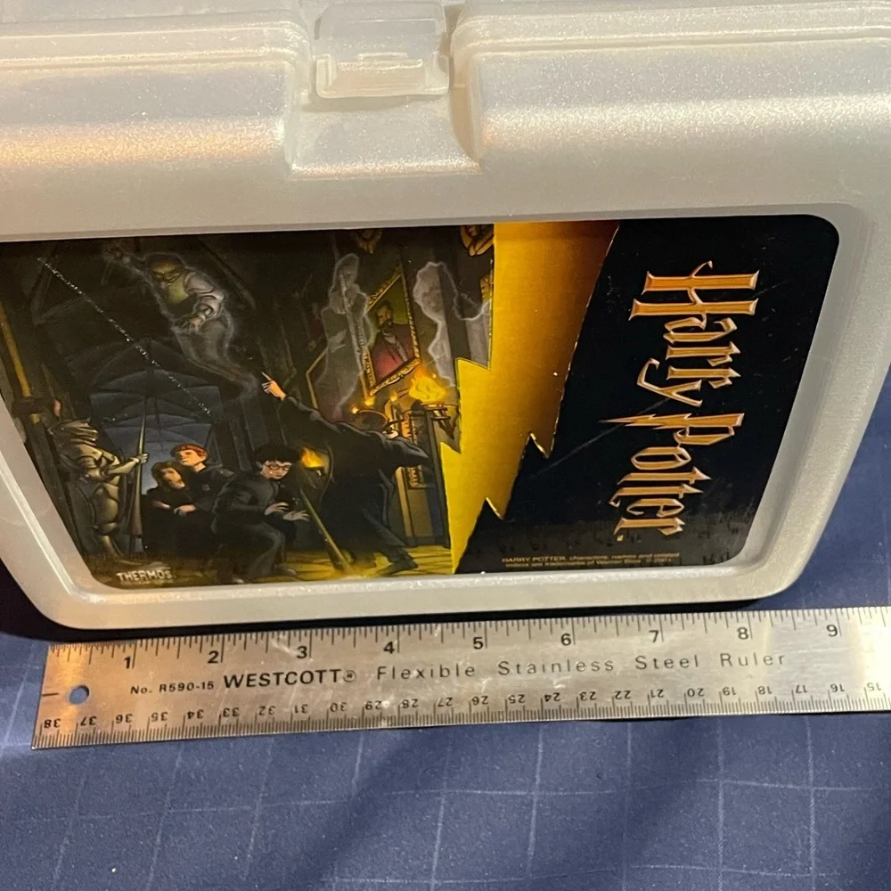 VTG Thermos Co. 2001 Harry Potter gray plastic lunchbox *EUC*